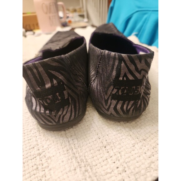 Toms Women's Black & Silver Gray Zebra-Print Flats Size 11 - Picture 5 of 8